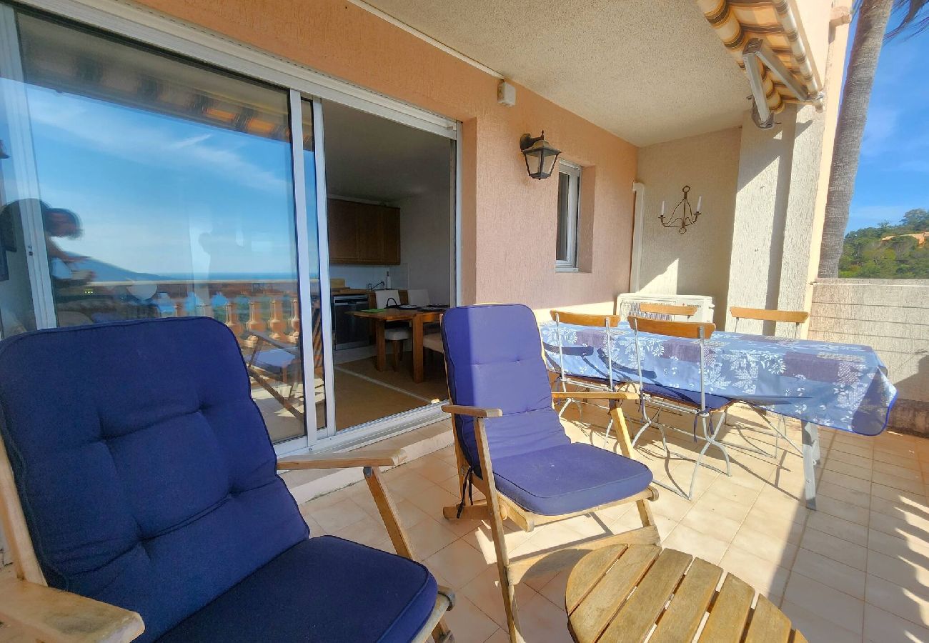 Apartment in Théoule-sur-Mer - Magnificent 2p sea view and swimming pool 