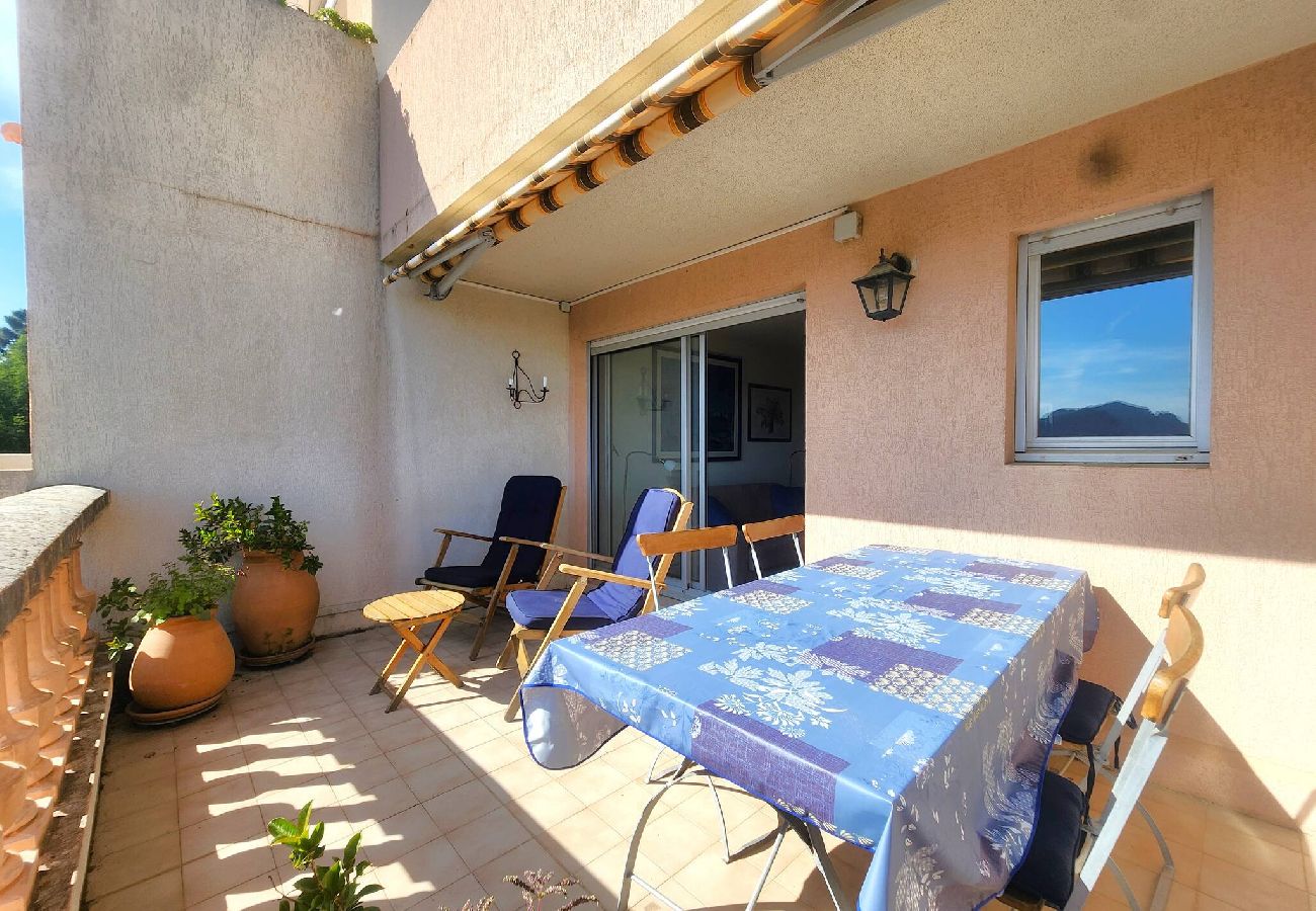 Apartment in Théoule-sur-Mer - Magnificent 2p sea view and swimming pool 