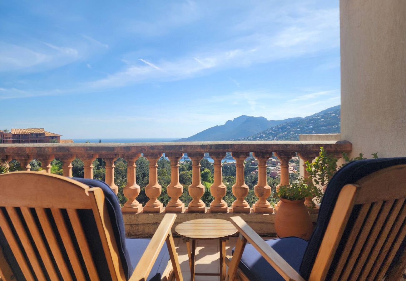Apartment in Théoule-sur-Mer - Magnificent 2p sea view and swimming pool 