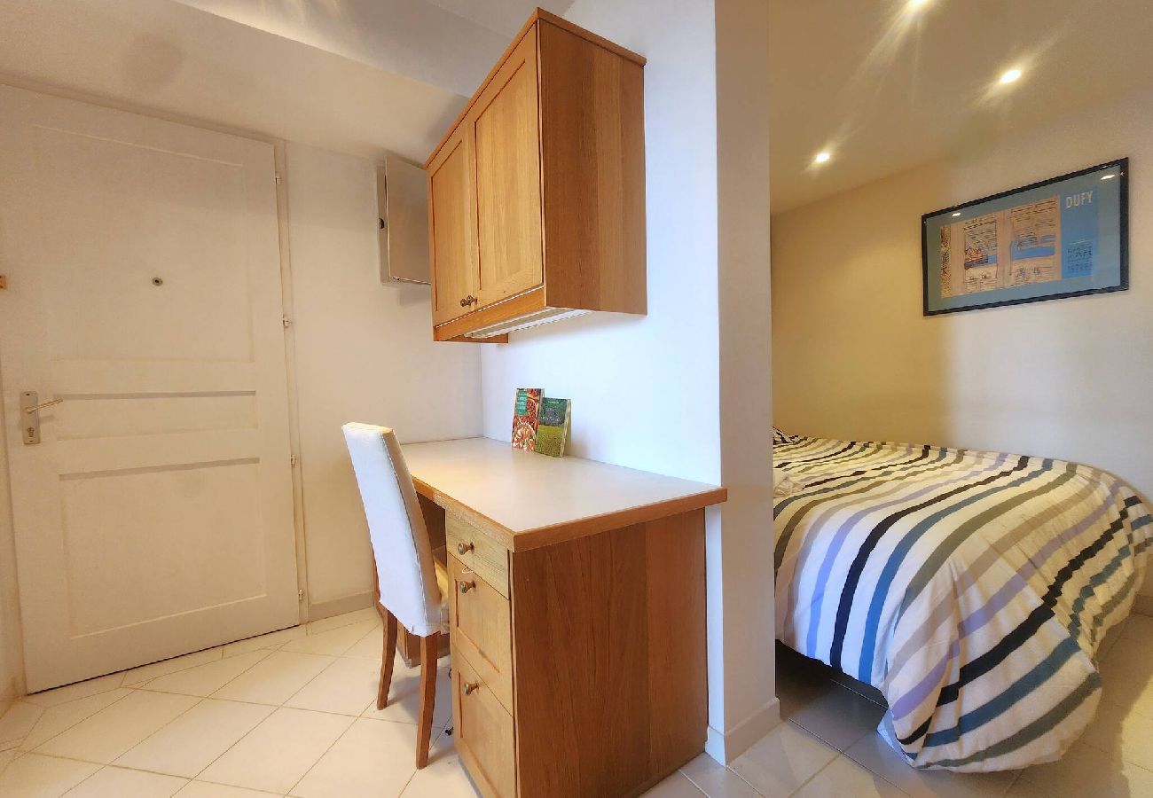 Apartment in Théoule-sur-Mer - Magnificent 2p sea view and swimming pool 