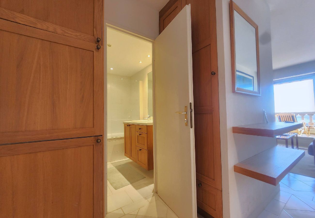 Apartment in Théoule-sur-Mer - Magnificent 2p sea view and swimming pool 