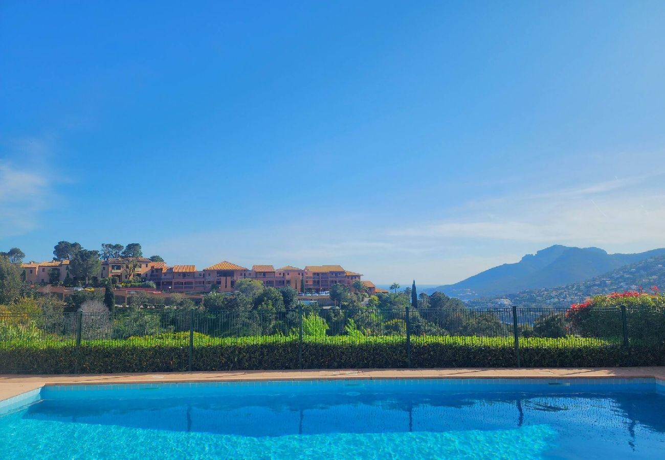 Apartment in Théoule-sur-Mer - Magnificent 2p sea view and swimming pool 