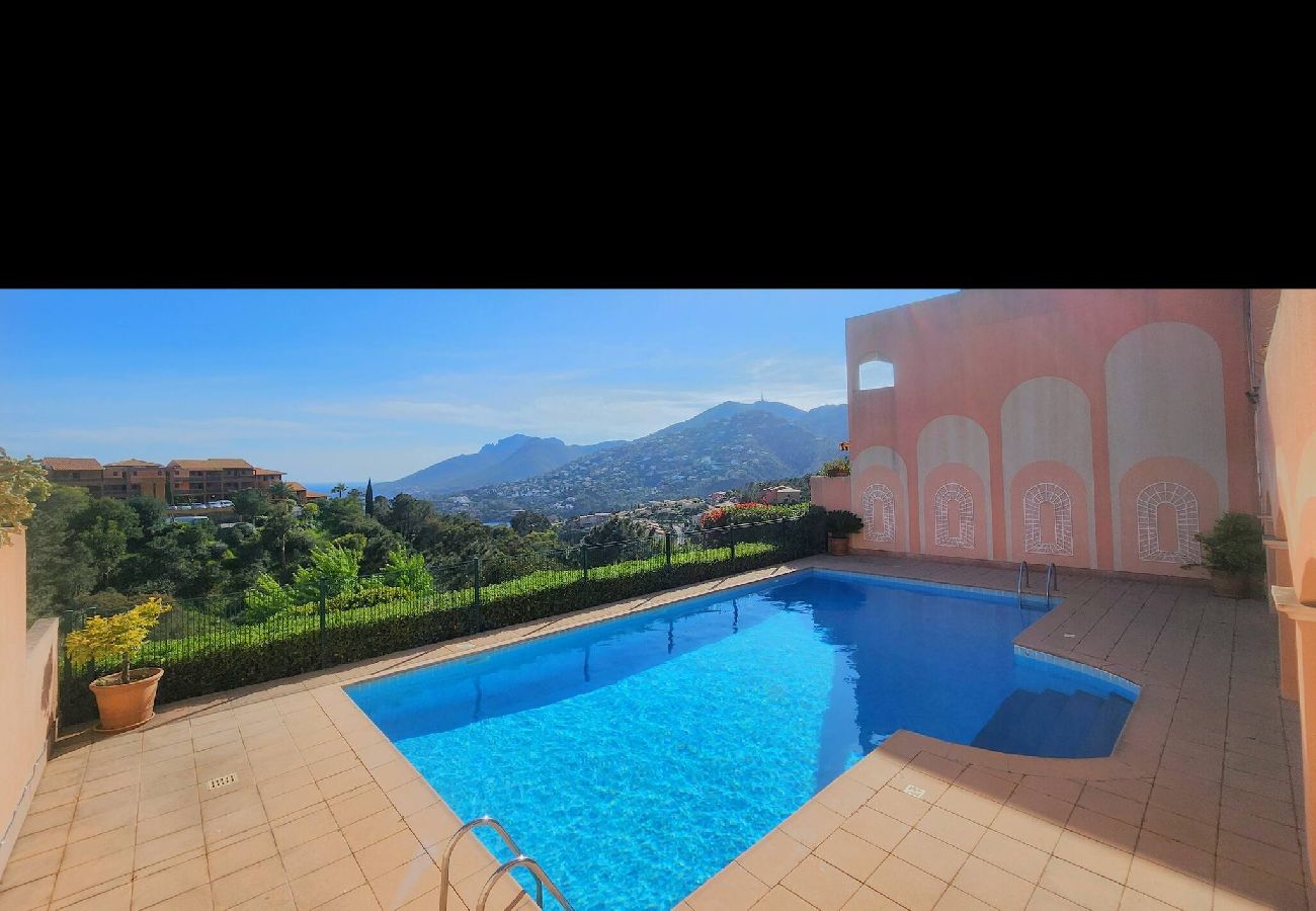 Apartment in Théoule-sur-Mer - Magnificent 2p sea view and swimming pool 