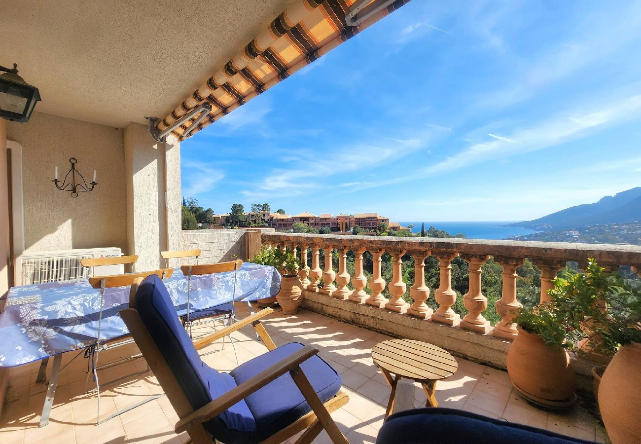Apartment in Théoule-sur-Mer - Magnificent 2p sea view and swimming pool 