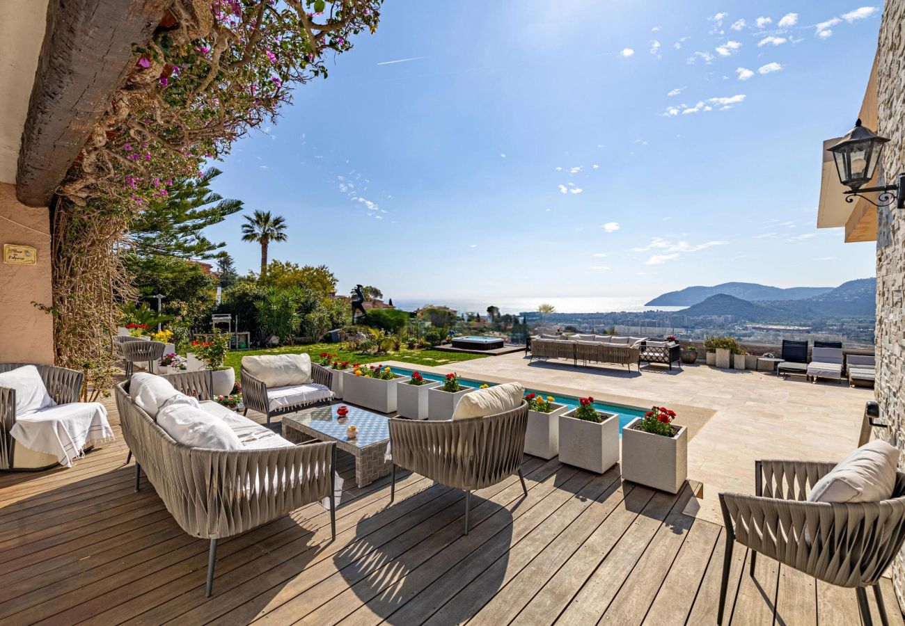Villa in Mandelieu-la-Napoule - Luxurious 7-bedroom villa with pool & jacuzzi