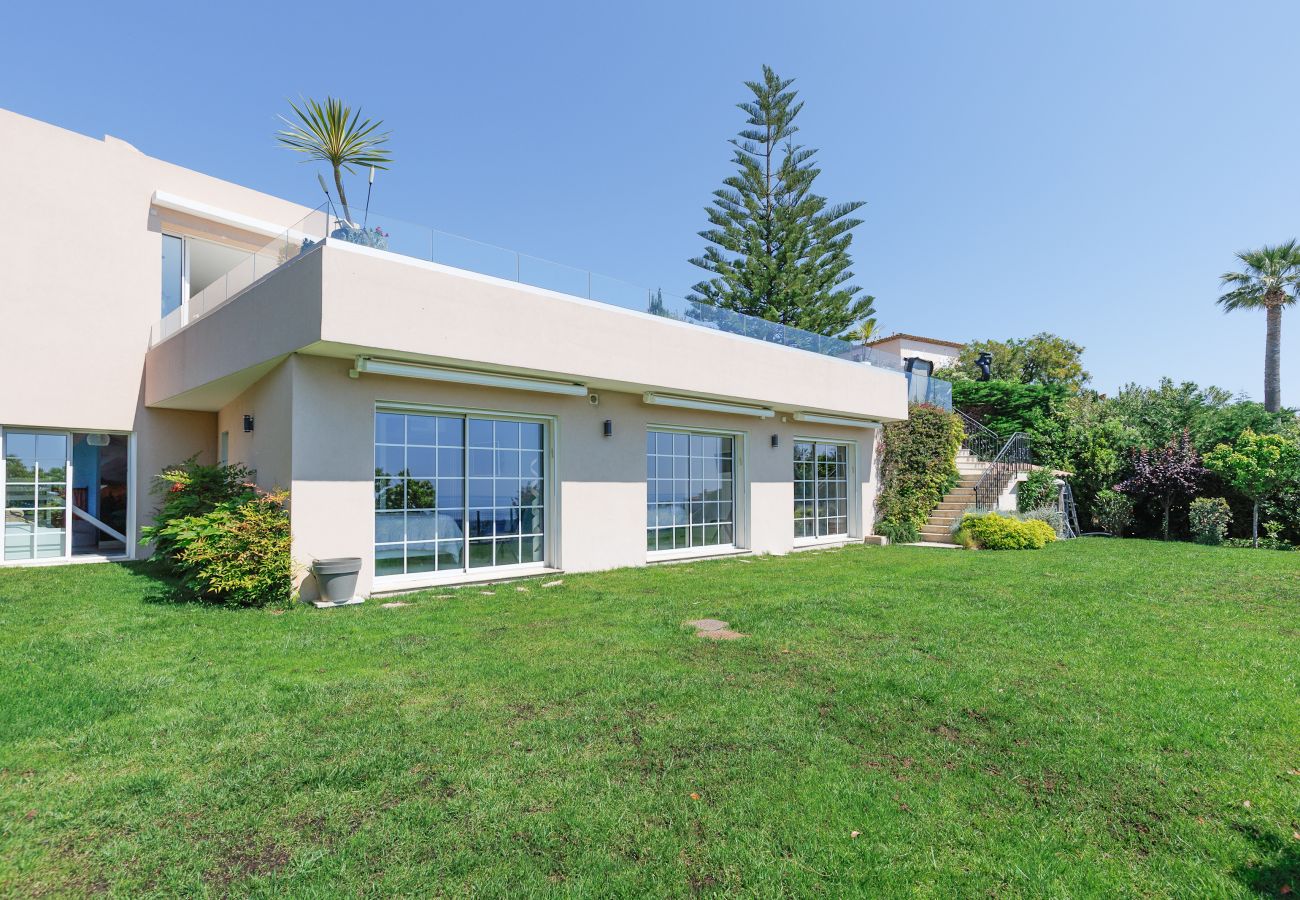 Villa in Mandelieu-la-Napoule - Luxurious 7-bedroom villa with pool & jacuzzi