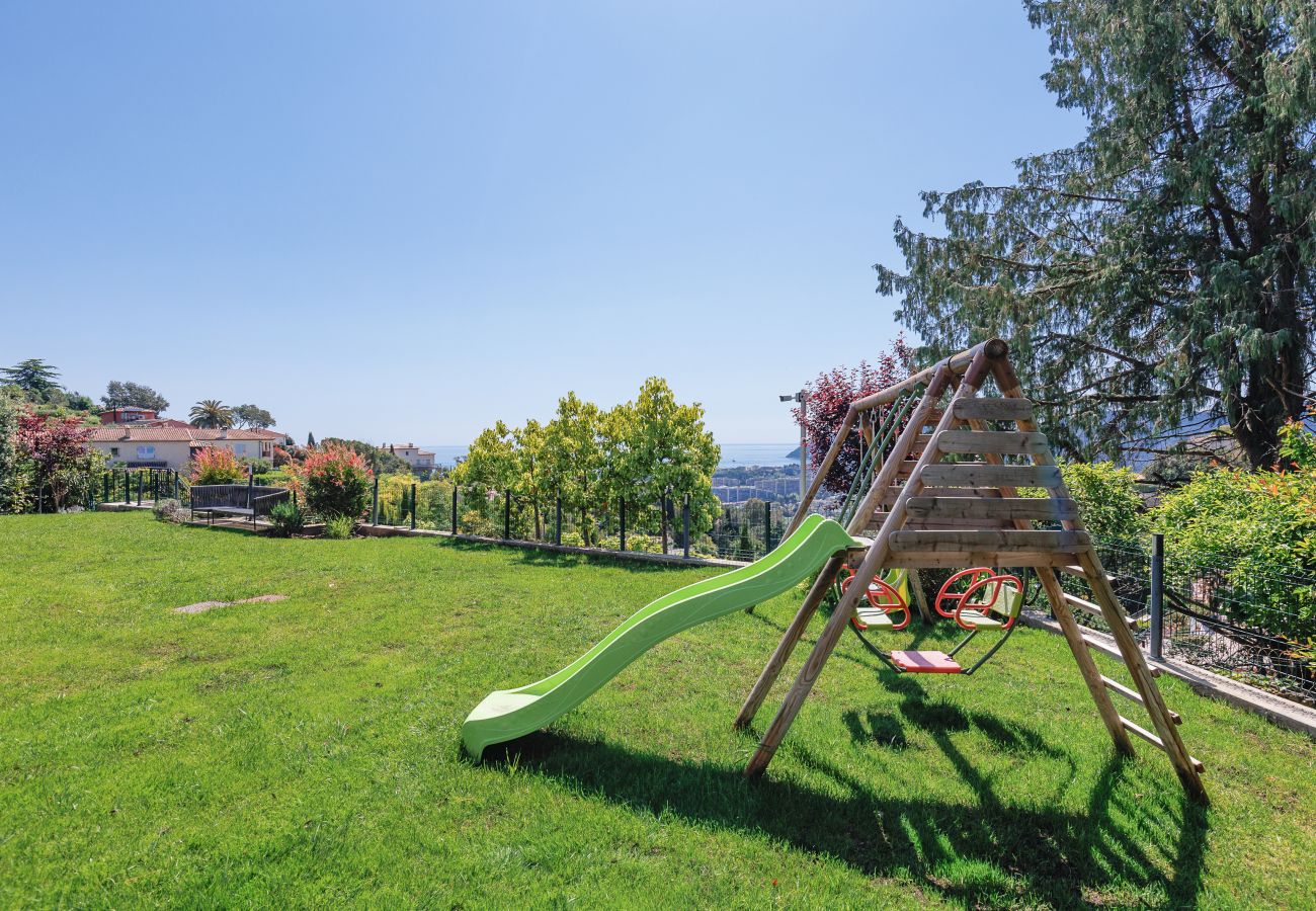 Villa in Mandelieu-la-Napoule - Luxurious 7-bedroom villa with pool & jacuzzi