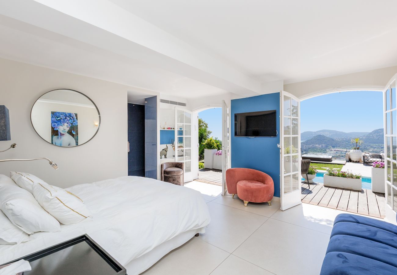 Villa in Mandelieu-la-Napoule - Luxurious 7-bedroom villa with pool & jacuzzi