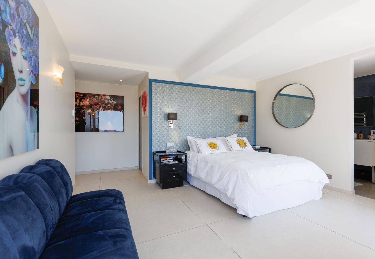 Villa in Mandelieu-la-Napoule - Luxurious 7-bedroom villa with pool & jacuzzi