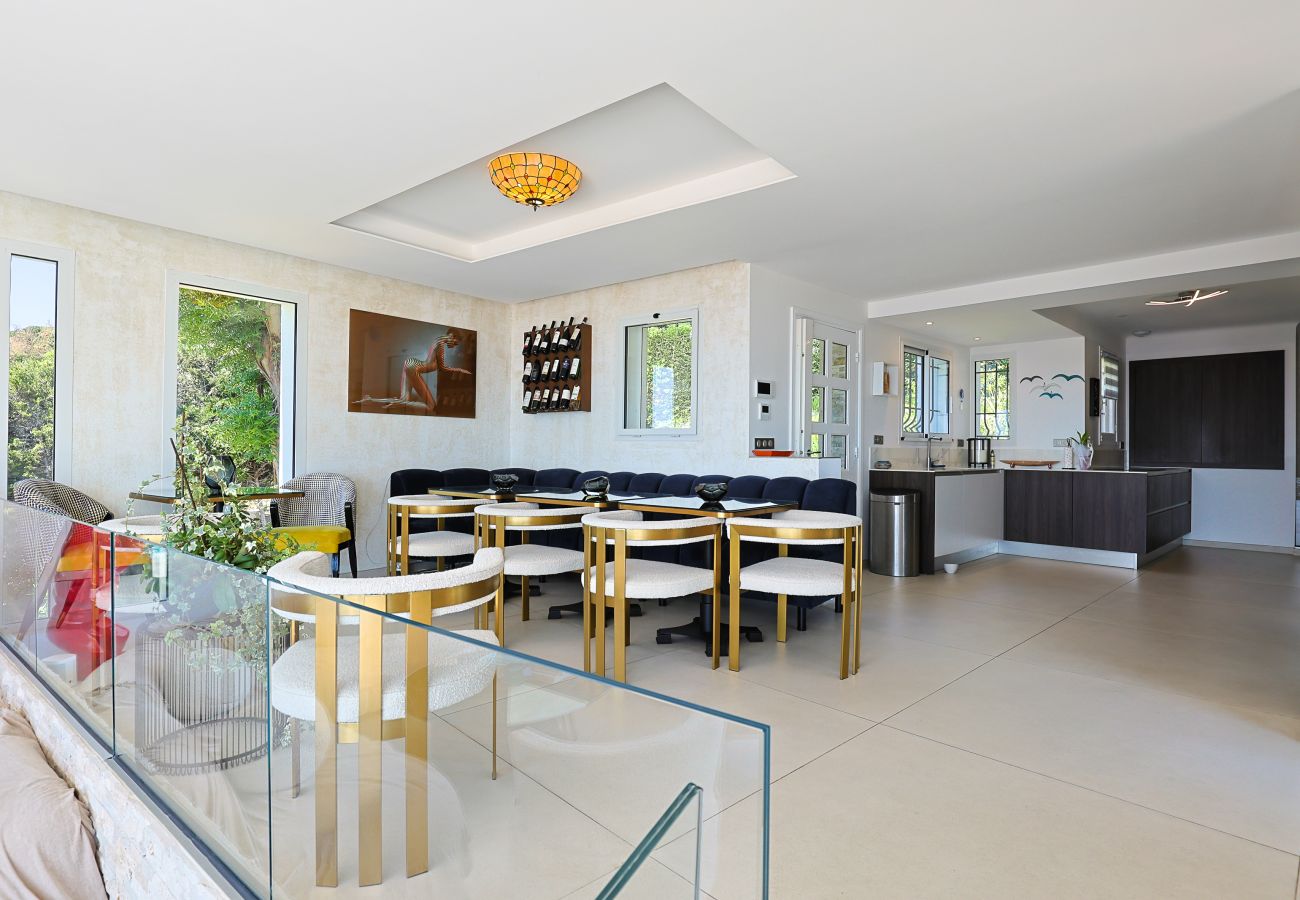 Villa in Mandelieu-la-Napoule - Luxurious 7-bedroom villa with pool & jacuzzi
