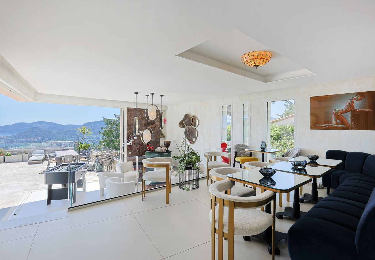 Villa in Mandelieu-la-Napoule - Luxurious 7-bedroom villa with pool & jacuzzi