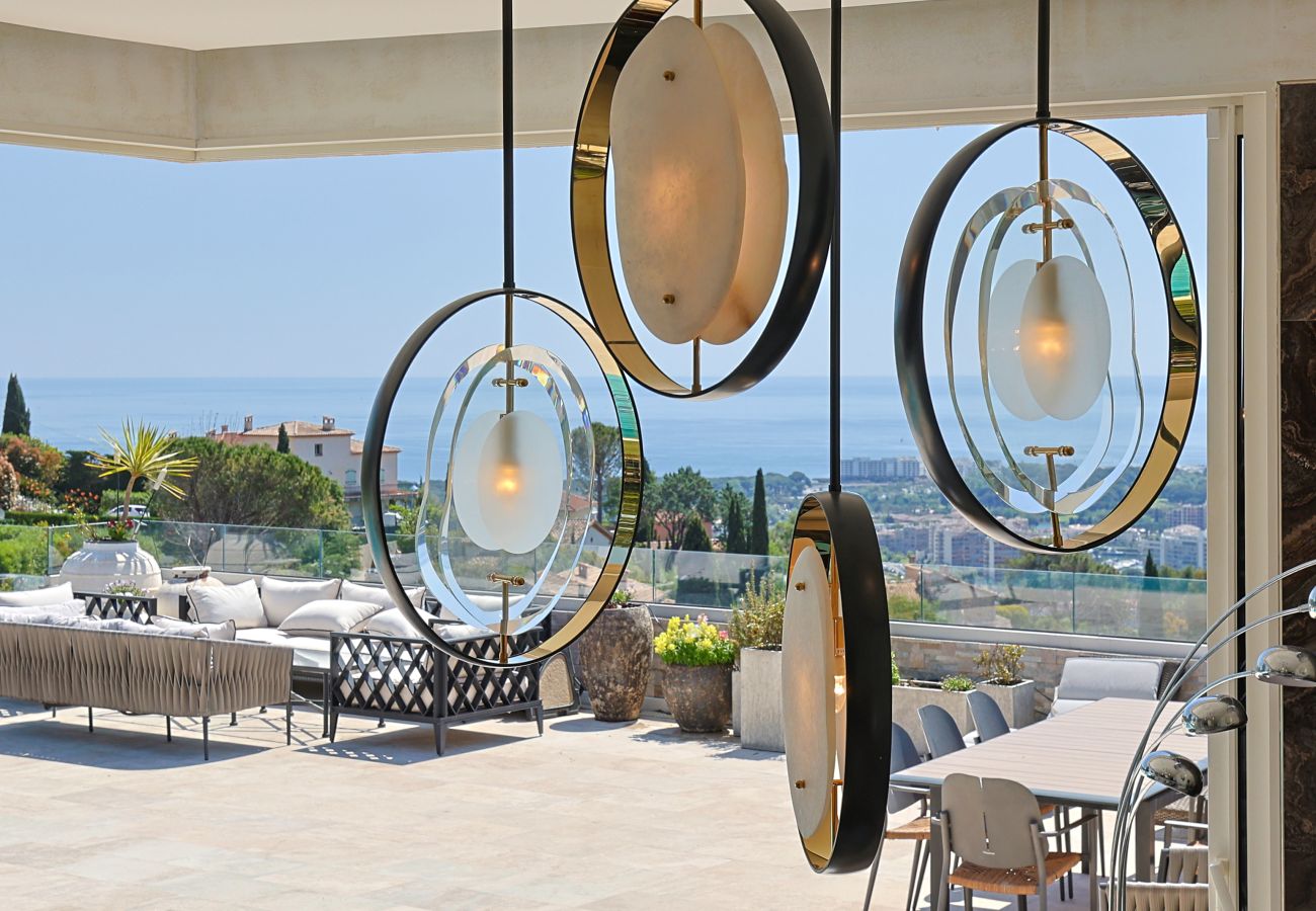 Villa in Mandelieu-la-Napoule - Luxurious 7-bedroom villa with pool & jacuzzi