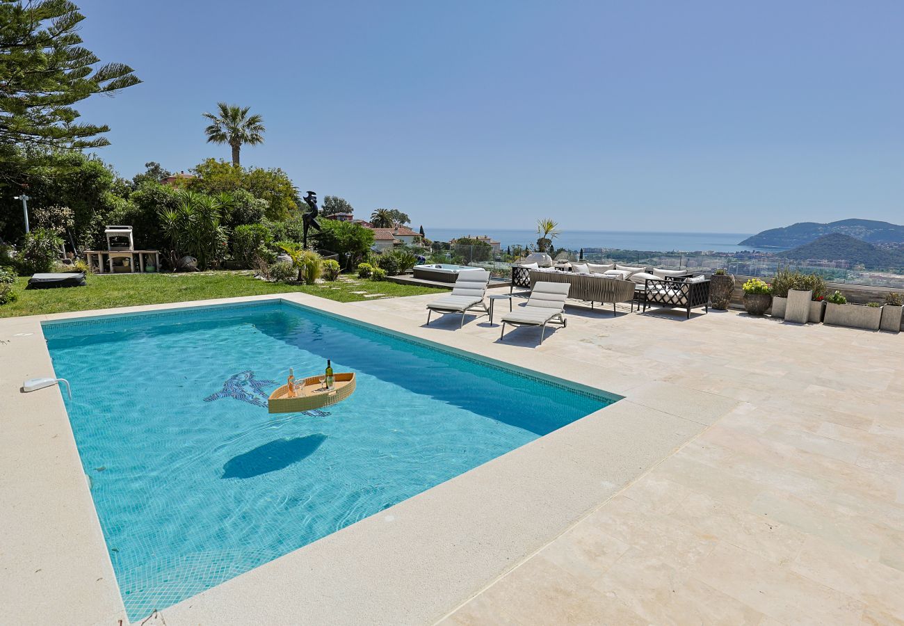 Villa in Mandelieu-la-Napoule - Luxurious 7-bedroom villa with pool & jacuzzi