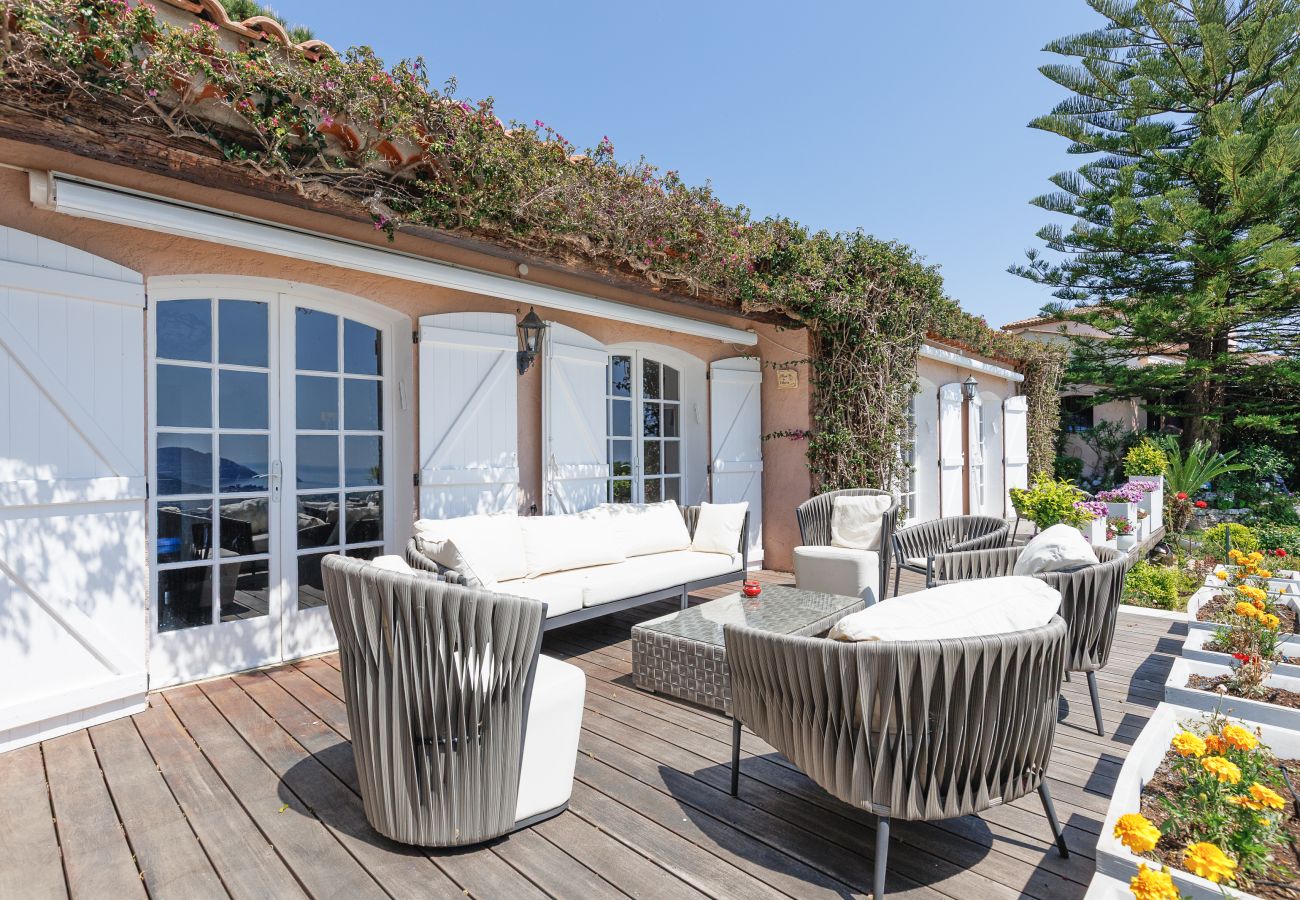 Villa in Mandelieu-la-Napoule - Luxurious 7-bedroom villa with pool & jacuzzi