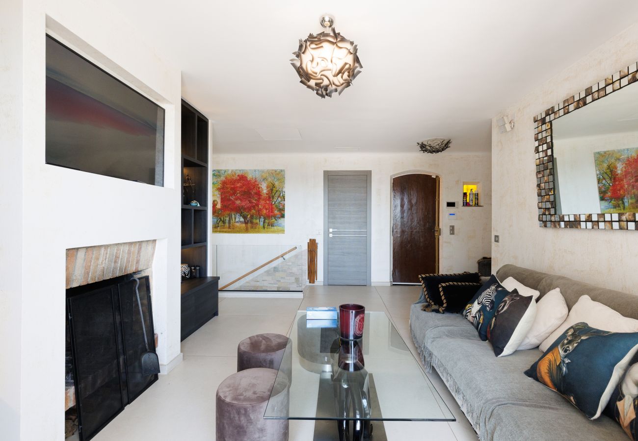 Villa in Mandelieu-la-Napoule - Luxurious 7-bedroom villa with pool & jacuzzi