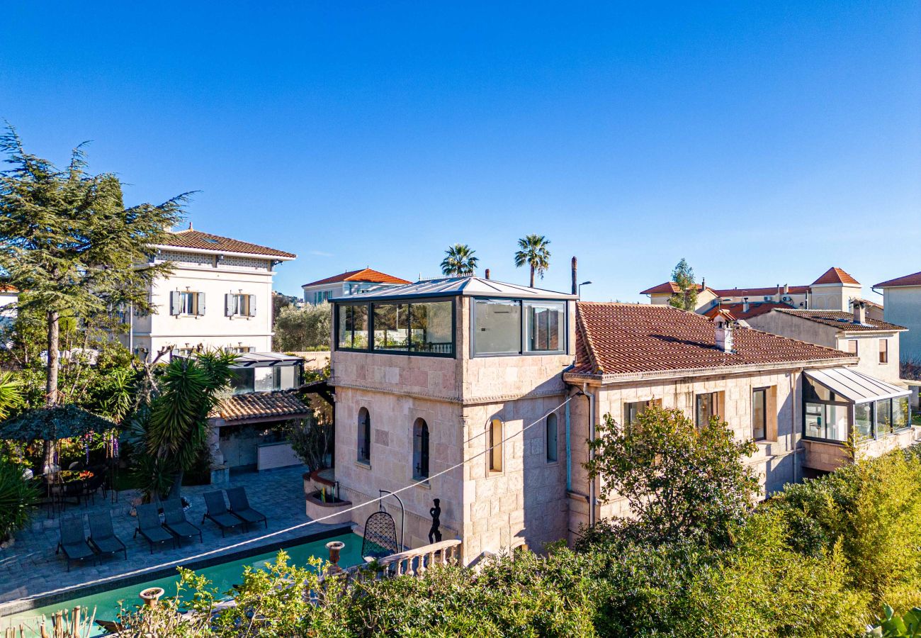 Villa in Cannes - Luxurious 6 bedroom villa with pool & sauna