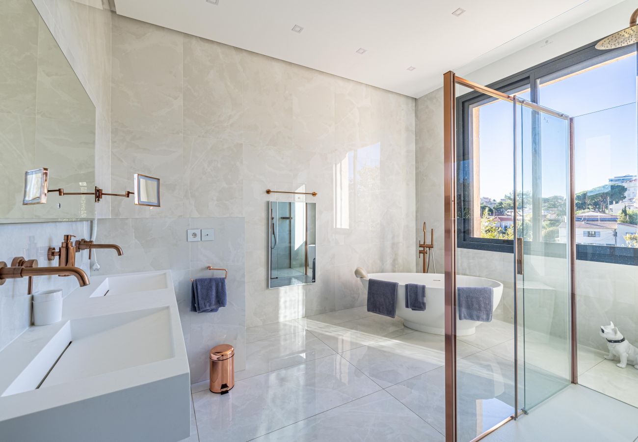 Villa in Cannes - Luxurious 6 bedroom villa with pool & sauna