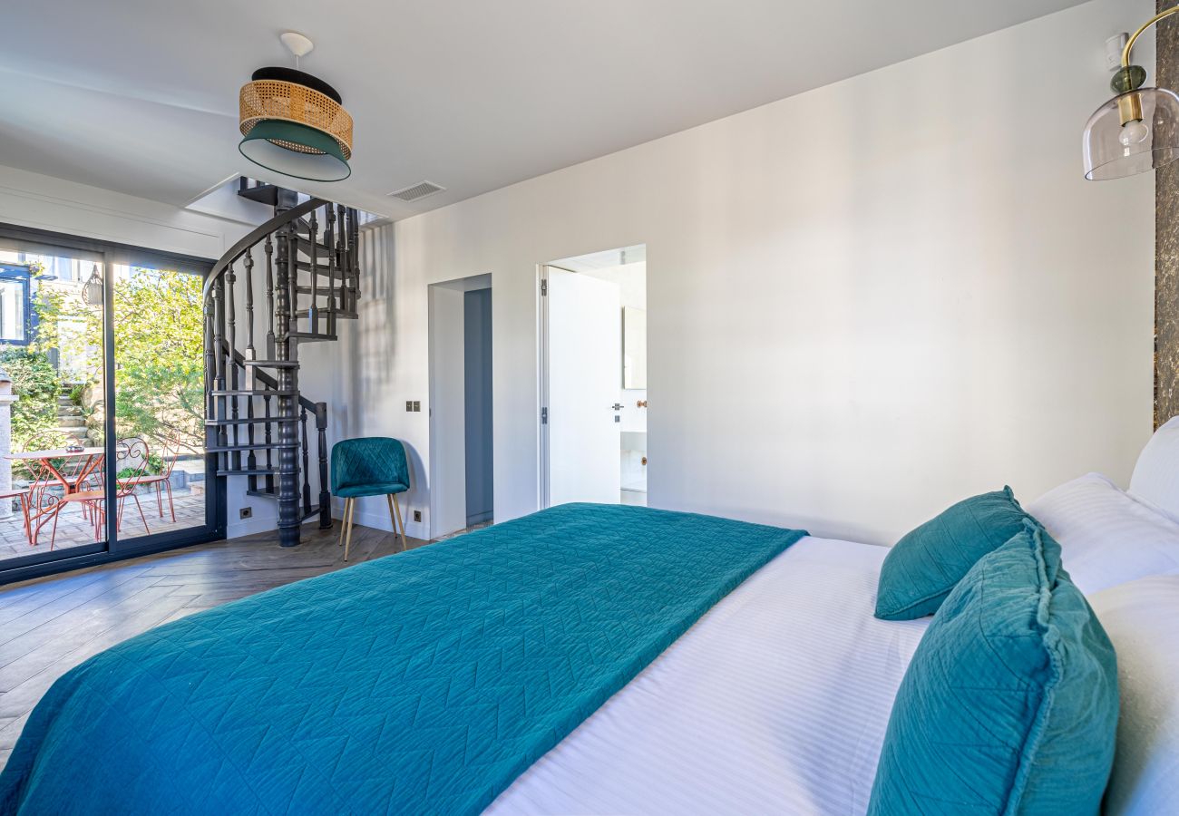 Villa in Cannes - Luxurious 6 bedroom villa with pool & sauna