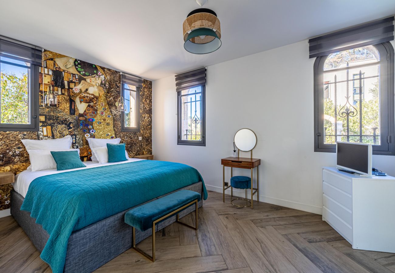Villa in Cannes - Luxurious 6 bedroom villa with pool & sauna