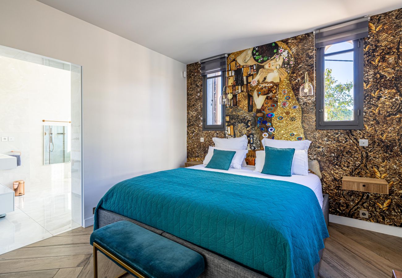 Villa in Cannes - Luxurious 6 bedroom villa with pool & sauna