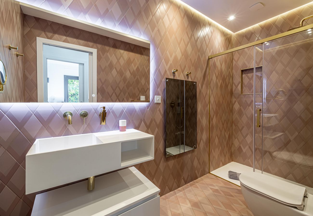 Villa in Cannes - Luxurious 6 bedroom villa with pool & sauna