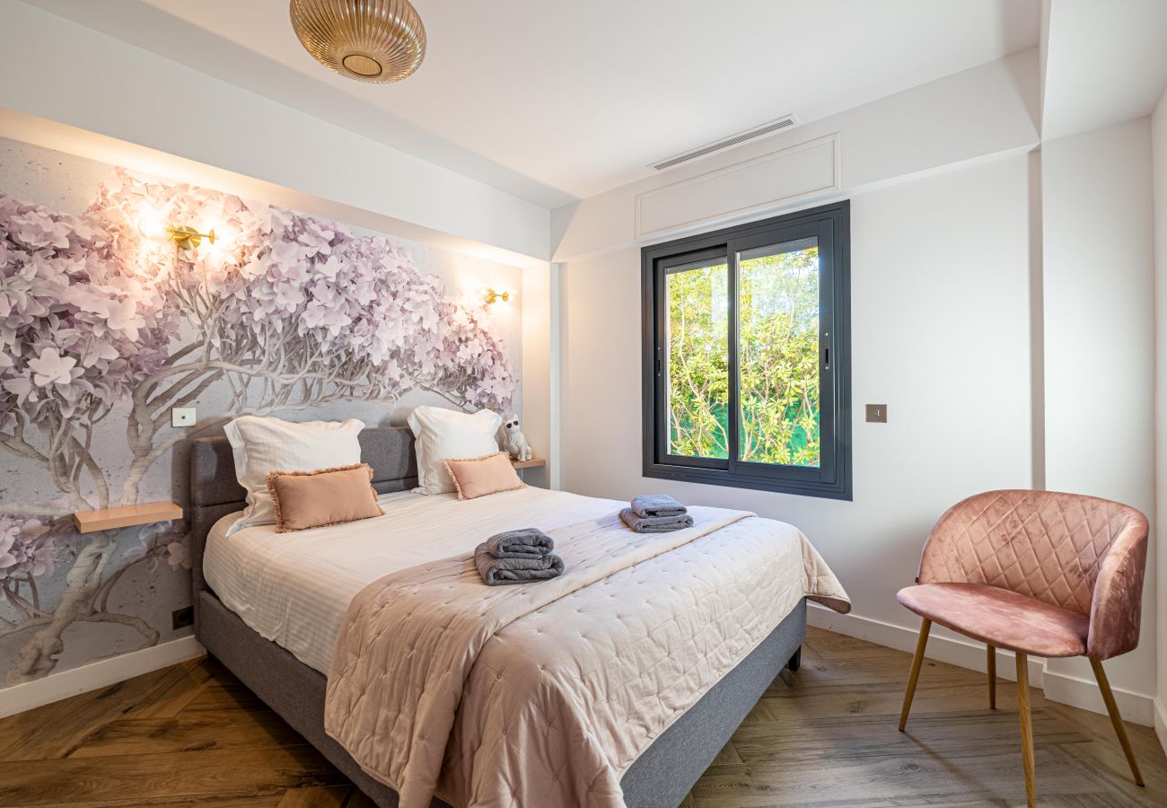 Villa in Cannes - Luxurious 6 bedroom villa with pool & sauna
