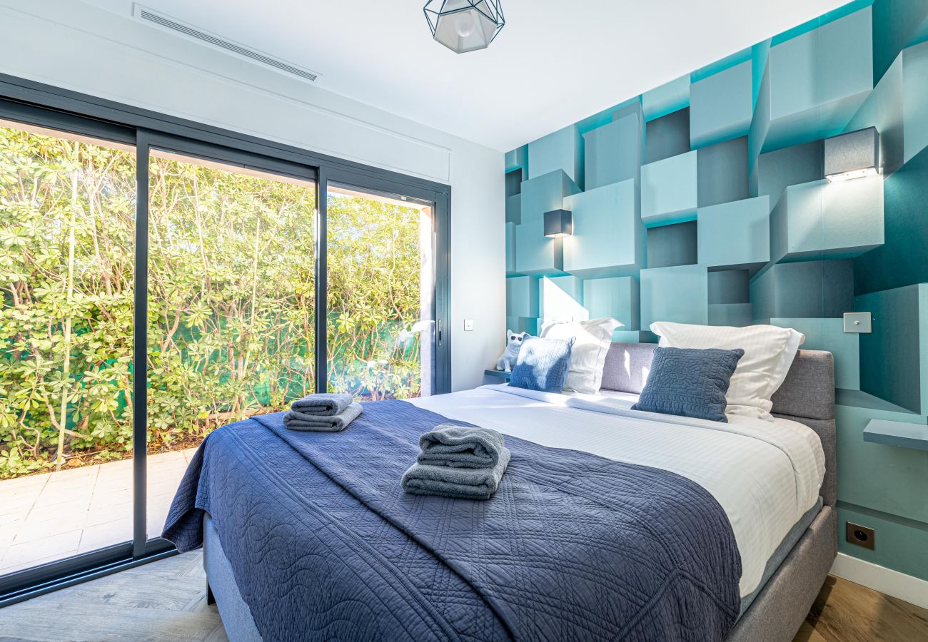 Villa in Cannes - Luxurious 6 bedroom villa with pool & sauna