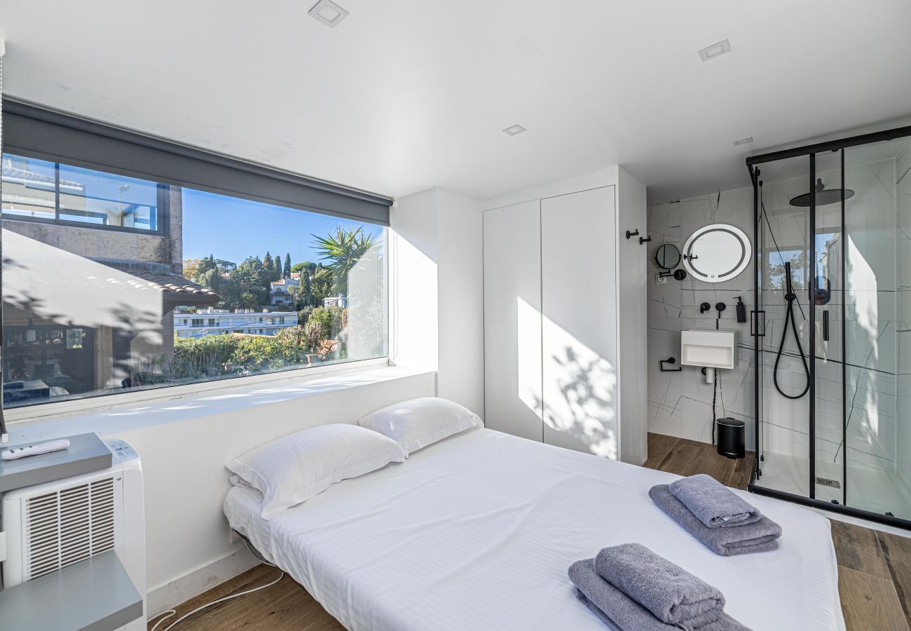 Villa in Cannes - Luxurious 6 bedroom villa with pool & sauna