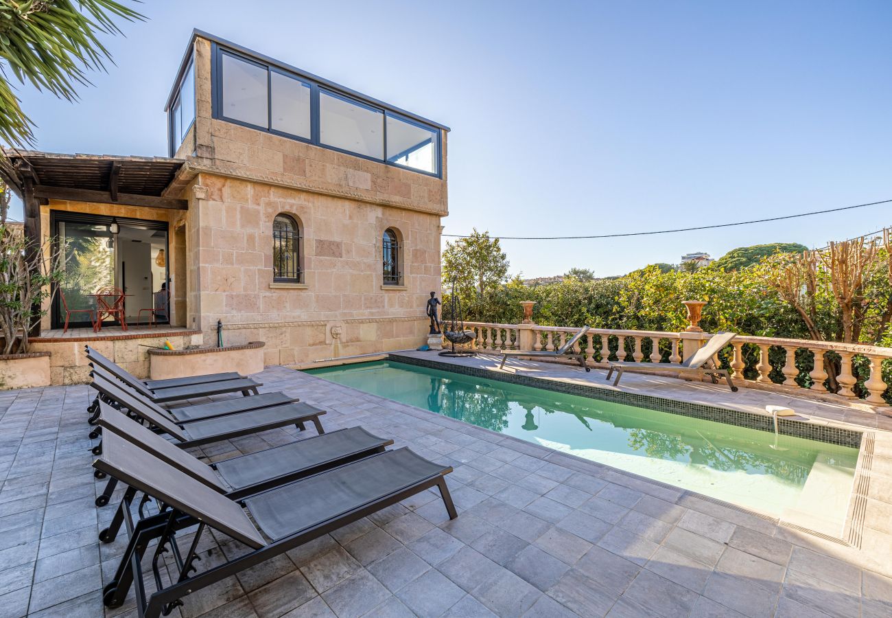 Villa in Cannes - Luxurious 6 bedroom villa with pool & sauna