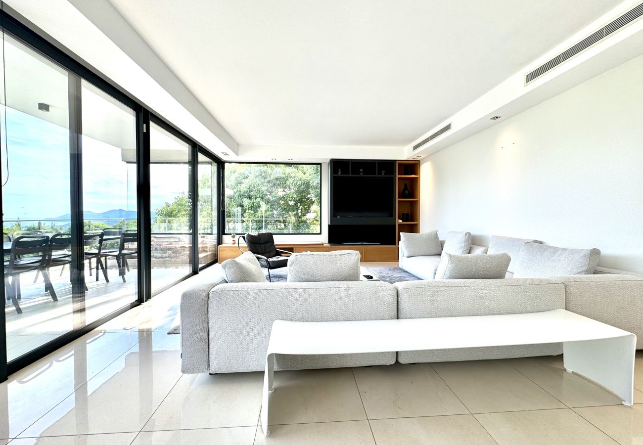 Villa in Le Cannet - 4 bedroom Californian villa with private pool - 1km from Cannes