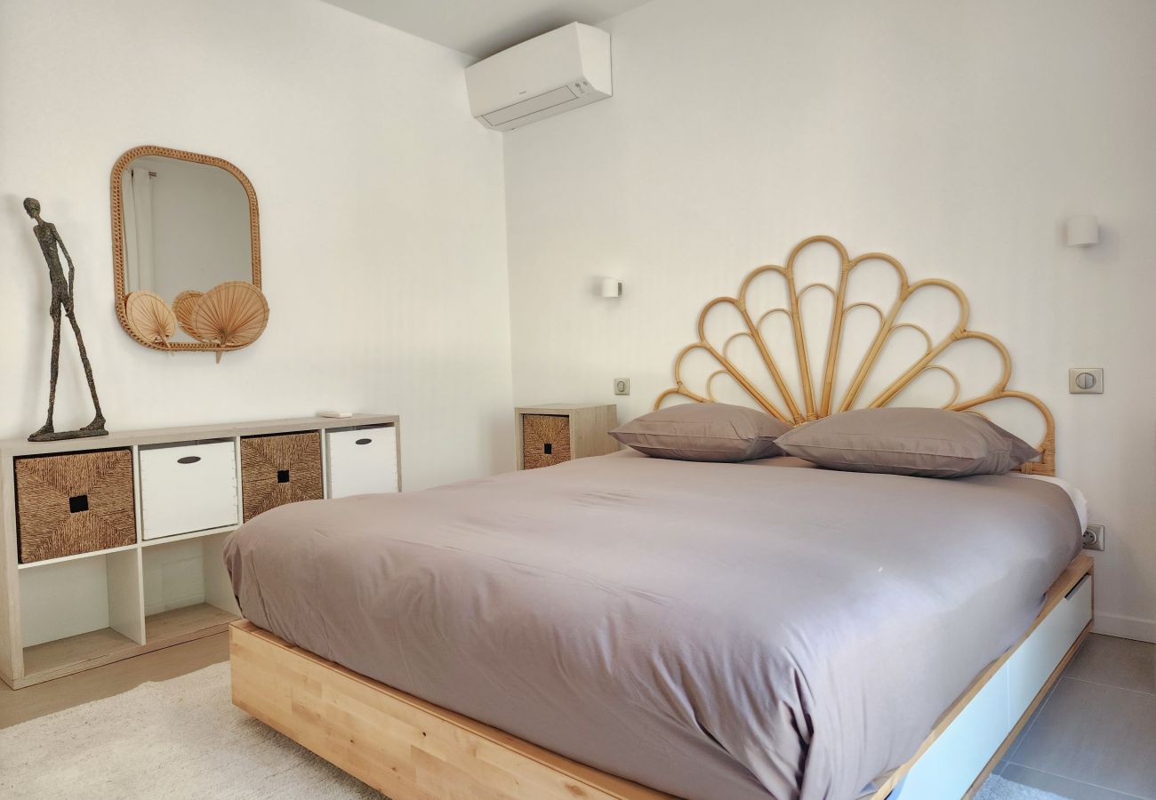 Villa in Mandelieu-la-Napoule - Villa in the hills above Mandelieu with sea view and private pool