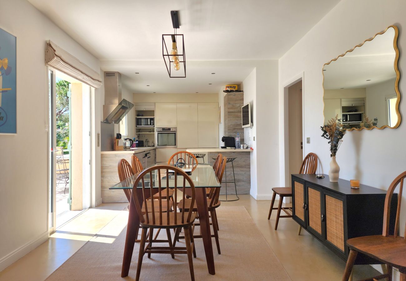 Villa in Mandelieu-la-Napoule - Villa in the hills above Mandelieu with sea view and private pool