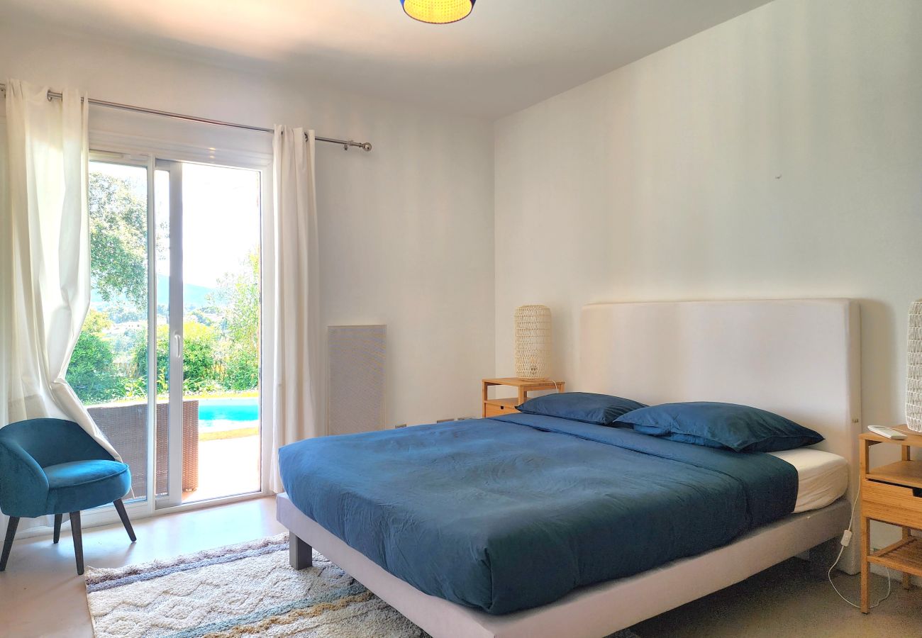 Villa in Mandelieu-la-Napoule - Villa in the hills above Mandelieu with sea view and private pool