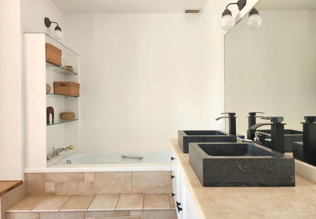 Villa in Mandelieu-la-Napoule - Villa in the hills above Mandelieu with sea view and private pool