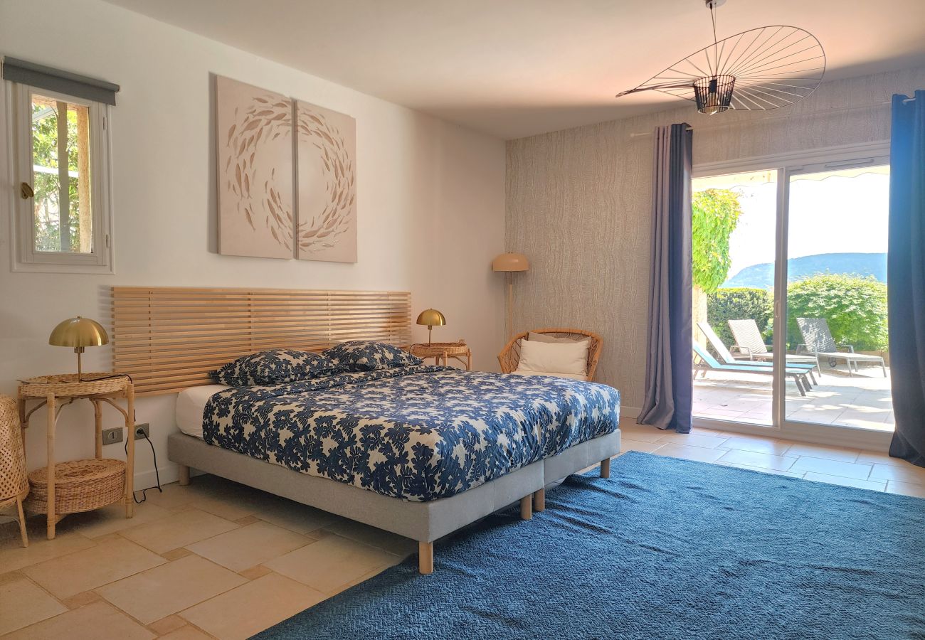 Villa in Mandelieu-la-Napoule - Villa in the hills above Mandelieu with sea view and private pool