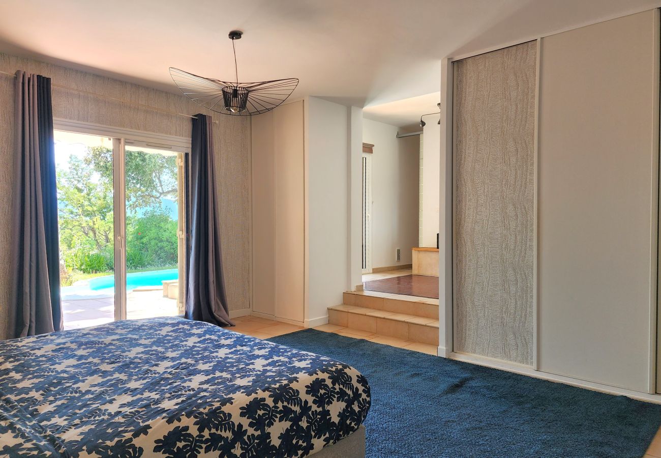 Villa in Mandelieu-la-Napoule - Villa in the hills above Mandelieu with sea view and private pool