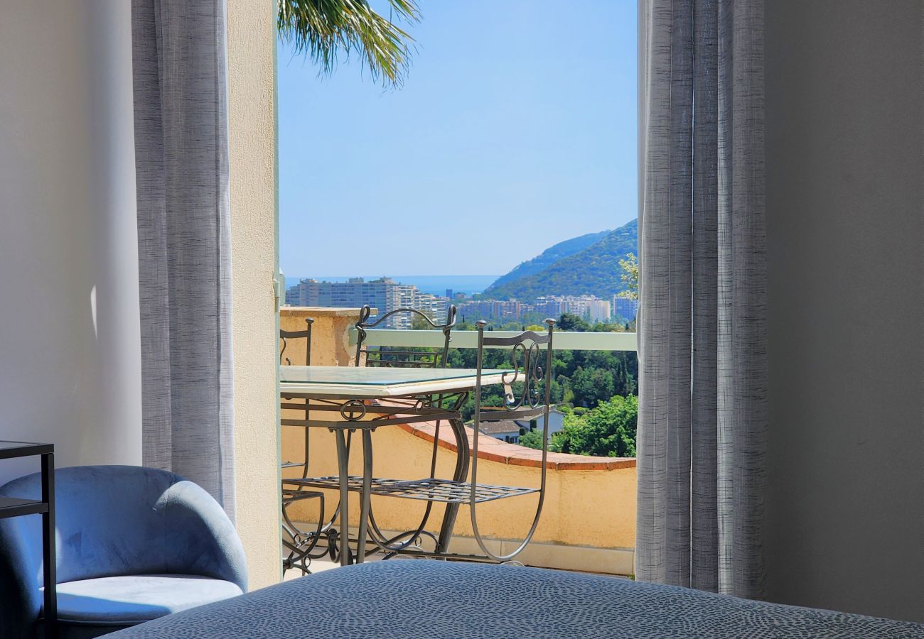 Villa in Mandelieu-la-Napoule - Villa in the hills above Mandelieu with sea view and private pool