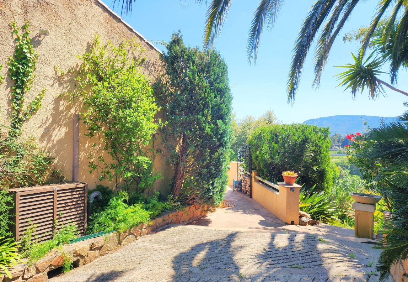 Villa in Mandelieu-la-Napoule - Villa in the hills above Mandelieu with sea view and private pool