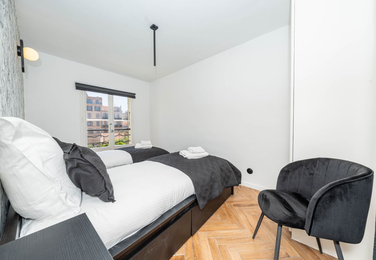 Villa in Cannes - Renovated 5 bedroom villa 1km from la croisette