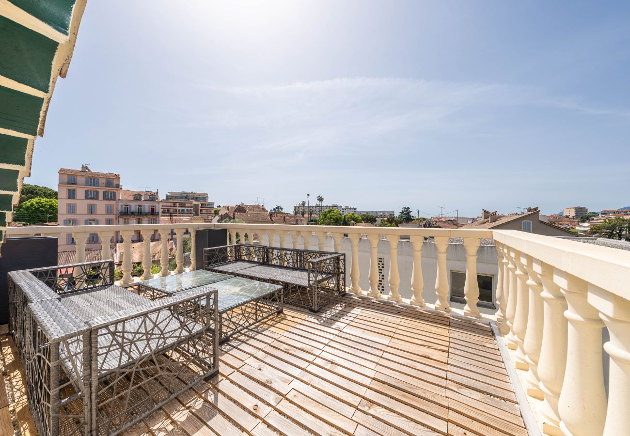 Villa in Cannes - Renovated 5 bedroom villa 1km from la croisette