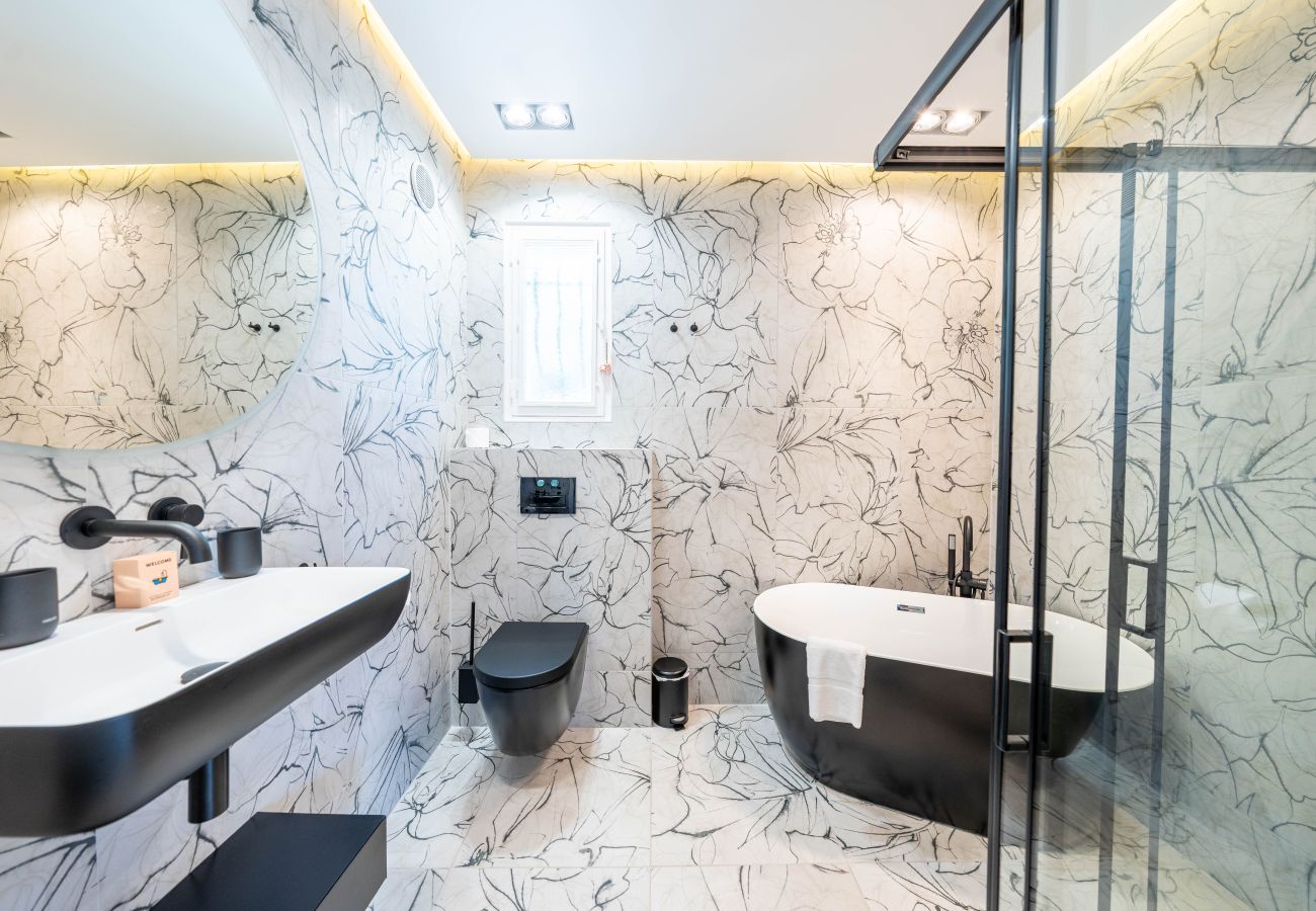 Villa in Cannes - Renovated 5 bedroom villa 1km from la croisette