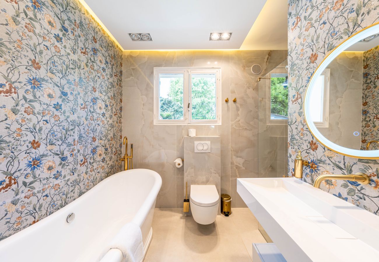 Villa in Cannes - Renovated 5 bedroom villa 1km from la croisette