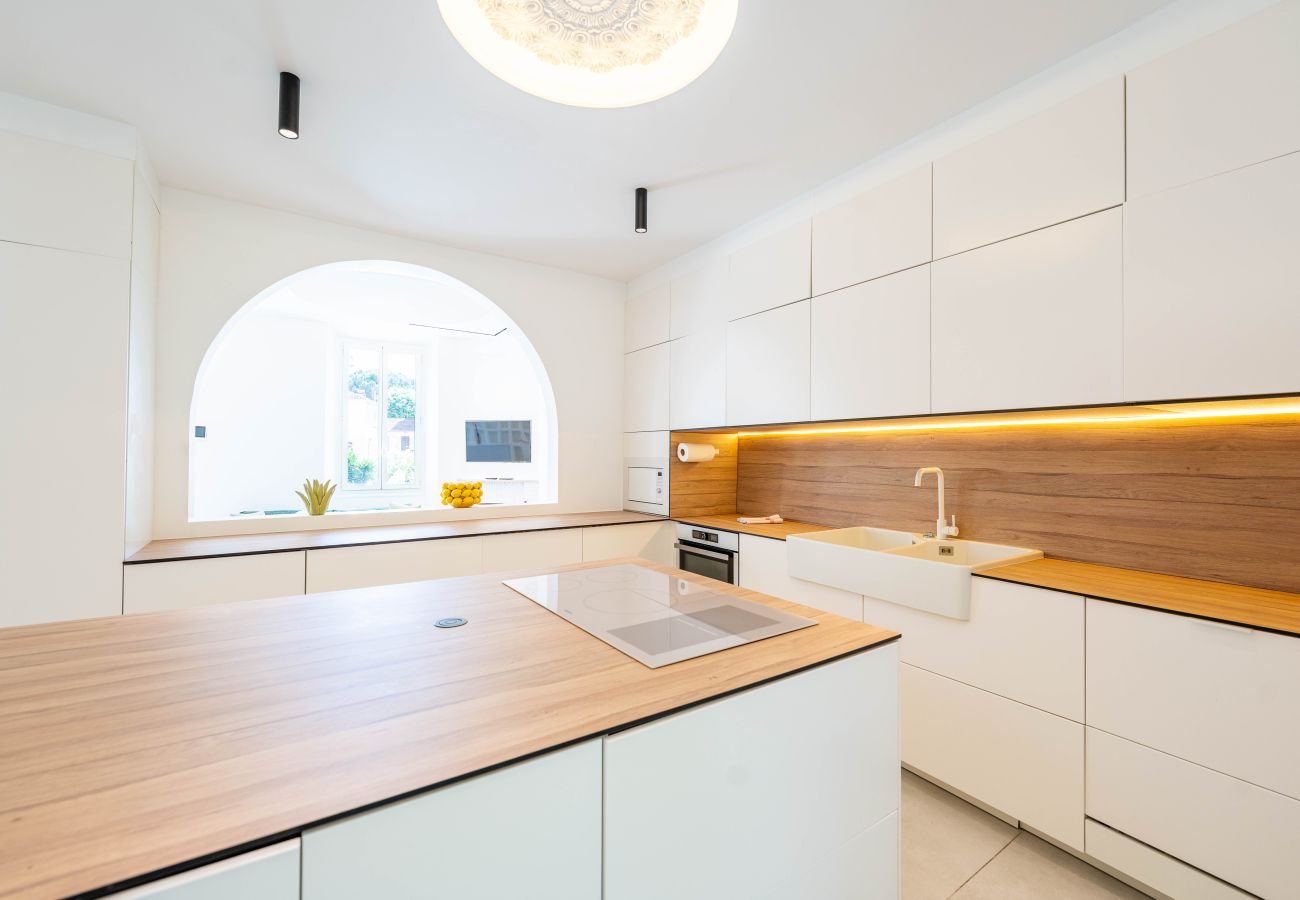 Villa in Cannes - Renovated 5 bedroom villa 1km from la croisette