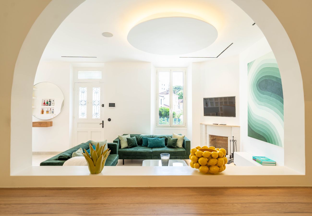 Villa in Cannes - Renovated 5 bedroom villa 1km from la croisette