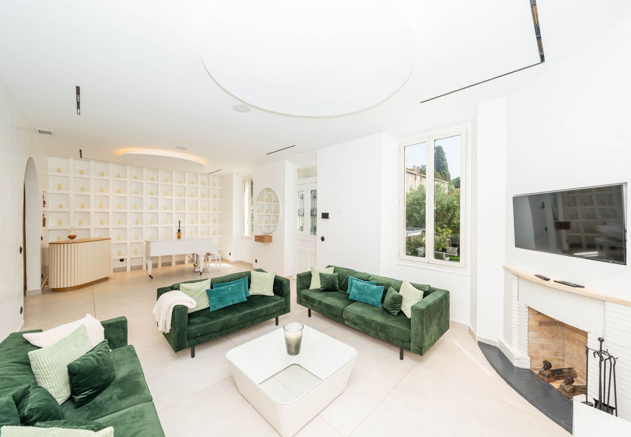 Villa in Cannes - Renovated 5 bedroom villa 1km from la croisette