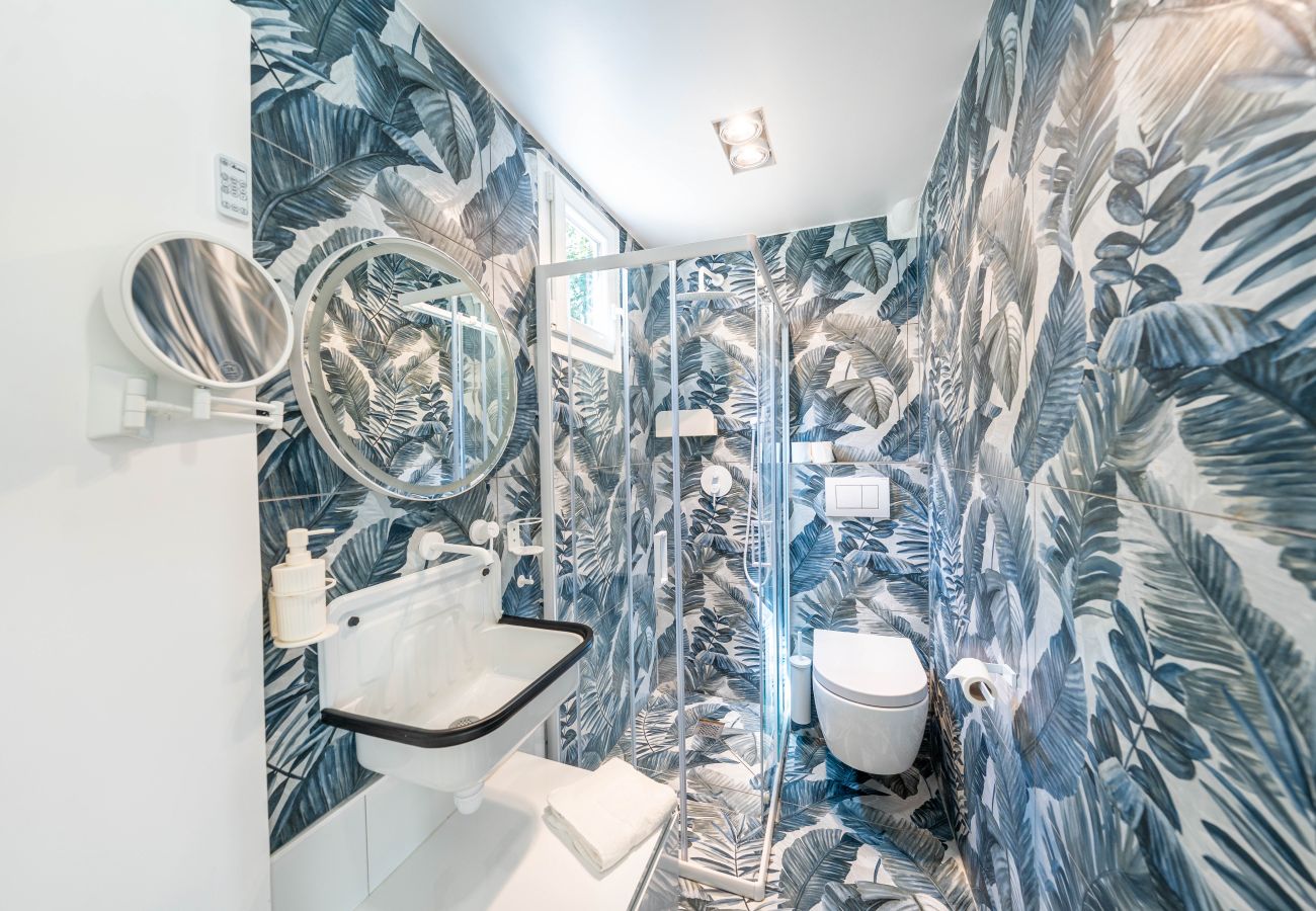 Villa in Cannes - Renovated 5 bedroom villa 1km from la croisette