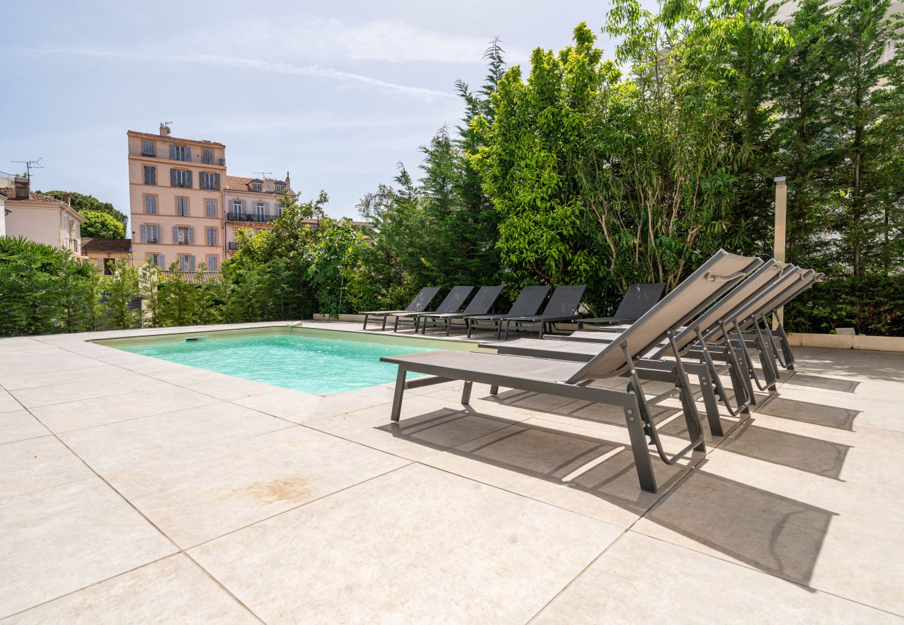Villa in Cannes - Renovated 5 bedroom villa 1km from la croisette