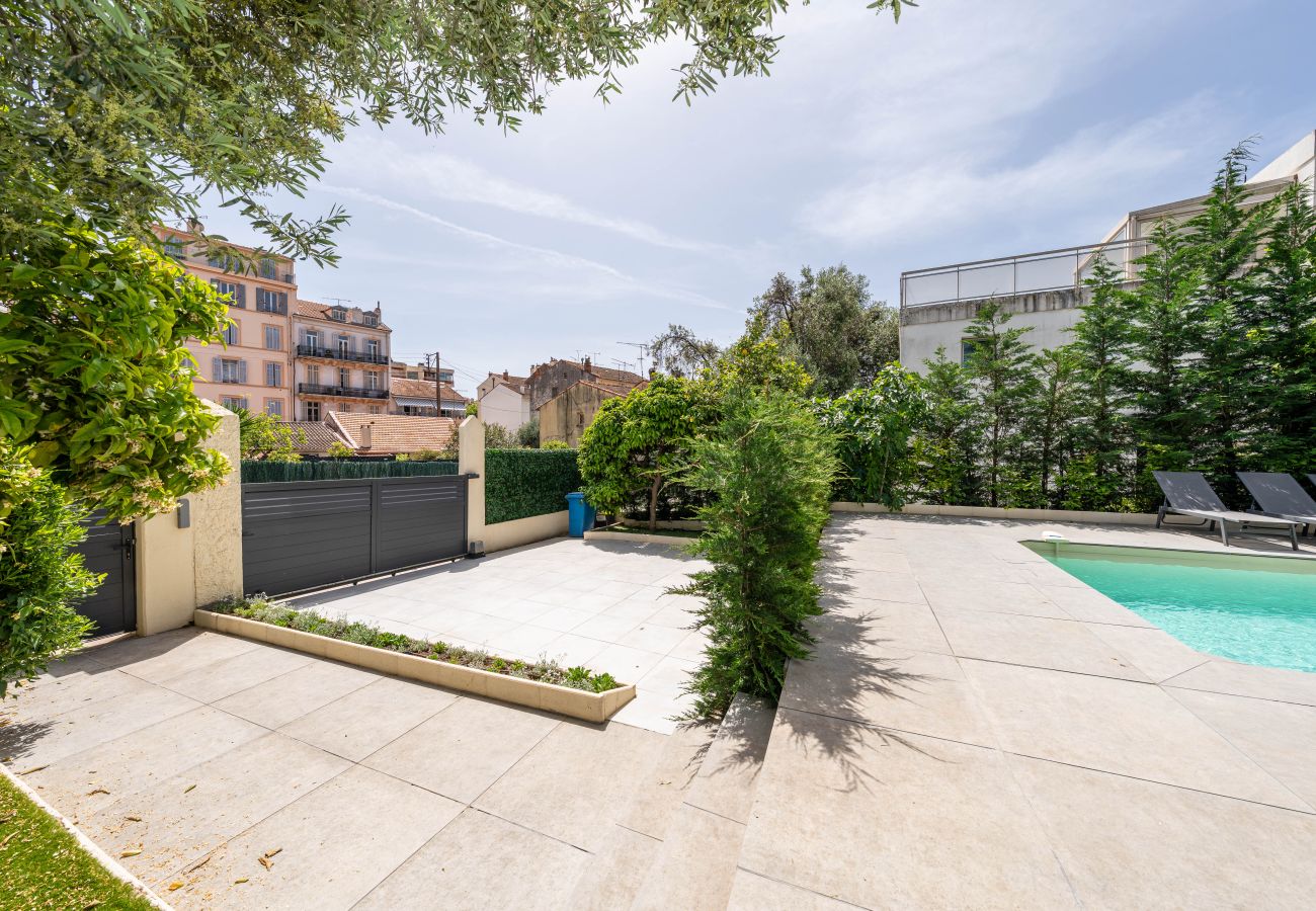 Villa in Cannes - Renovated 5 bedroom villa 1km from la croisette