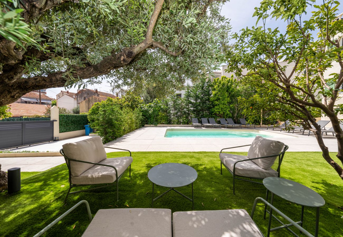 Villa in Cannes - Renovated 5 bedroom villa 1km from la croisette