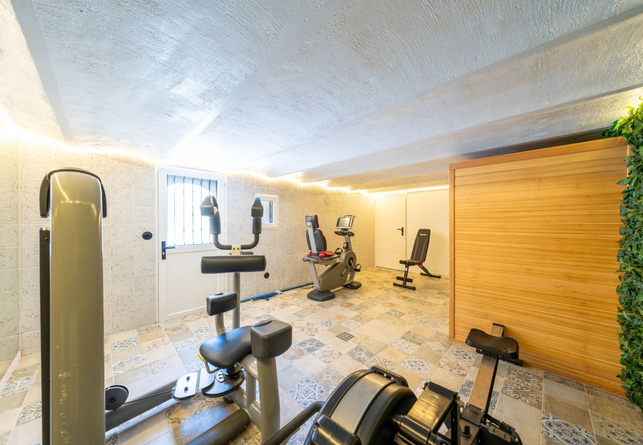 Villa in Cannes - Renovated 5 bedroom villa 1km from la croisette